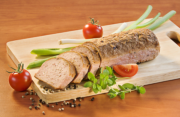 포토 JPG 해외이미지 음식 조각 토마토 도마 돼지고기 사람없음 가로 소고기 굽기 파 덩어리 점심식사 편육 해외202004 해외202105 해외포토 채소 주방용품 육류 식사 구이 파일형식 생활용품 식재료 오브젝트