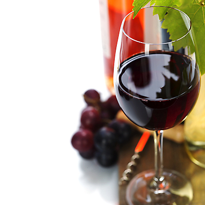 포토 JPG 해외이미지 와인잔 포도 사람없음 아웃포커스 와인 와인병 흰배경 와인오프너 나무도마 포도잎 카피스페이스 해외202004 해외포토 백그라운드 잎 술잔 과일 병_용기 도마 주류 촬영기법 목재 공백 흰색 병따개 파일형식