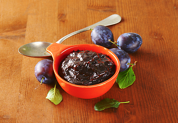 포토 JPG 해외이미지 스튜디오촬영 그릇 잎 실내 사람없음 숟가락 과일잼 서양자두 나무배경 해외202004 해외202105 해외포토 식물 식기 백그라운드 수저 내부 잼 파일형식