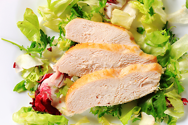 포토 JPG 해외이미지 접시 음식 조각 채소 육류 요리 사람없음 치킨 샐러드 로켓 신선 고명 상추 묘사 머리위 건강식 점심식사 루꼴라 해외202004 해외202105 해외포토 식기 식재료 식사 닭고기요리 파일형식