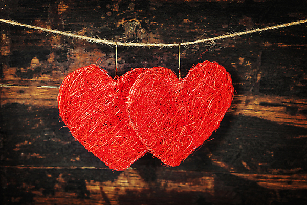 포토 JPG 해외이미지 줄 실내 매달리기 사랑 사람없음 하트 오브젝트 나무바닥 해외202004 해외포토 모양 감정 모션 바닥 내부 파일형식