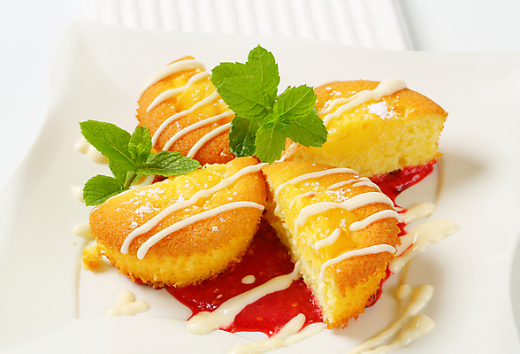 포토 JPG 해외이미지 스튜디오촬영 접시 음식 과일 디저트 사람없음 빨간색 노란색 케이크 흰색 달콤 작음 컵케이크 배열 가득함 크림 반쪽 정사각형 머핀 토핑 시럽 푸딩 폭식 바닐라 커스터드 해외202004 해외202105 스펀지케이크 해외포토 도형 식기 빵 컬러 실내 맛 크기 파일형식