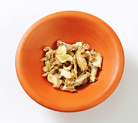 포토 JPG 해외이미지 그릇 건조 실내 사람없음 하이앵글 흰배경 슬라이스 생강 해외202004 해외202105 해외포토 식기 뷰포인트 백그라운드 채소 내부 흰색 파일형식