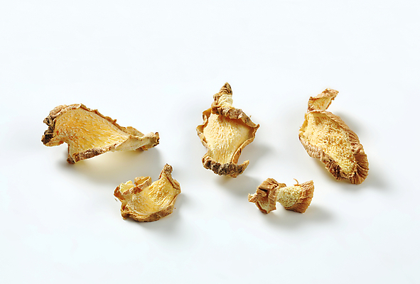 포토 JPG 해외이미지 건조 실내 사람없음 흰배경 슬라이스 생강 해외202004 해외202105 해외포토 백그라운드 채소 내부 흰색 파일형식