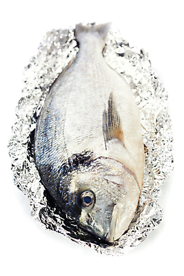 포토 JPG 해외이미지 식재료 실내 어류 사람없음 레몬 은박지 해산물 흰배경 황새치 해외202004 해외포토 백그라운드 과일 내부 수중동물 흰색 파일형식 새치