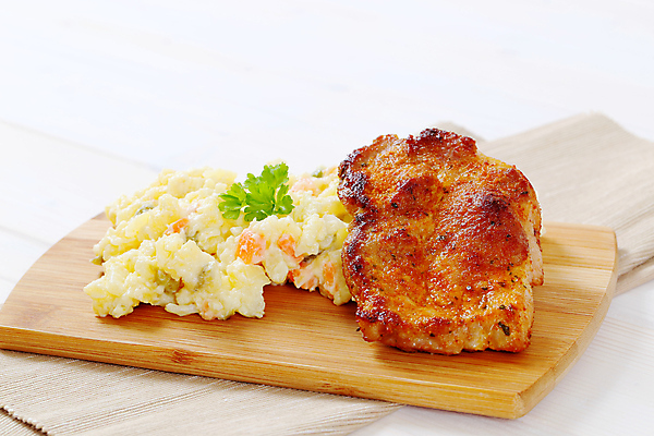 포토 JPG 해외이미지 스튜디오촬영 음식 채소 감자 도마 육류 사람없음 계란 샐러드 굽기 칠면조 해외202004 해외202105 해외포토 식재료 조류 주방용품 실내 알 구이 파일형식