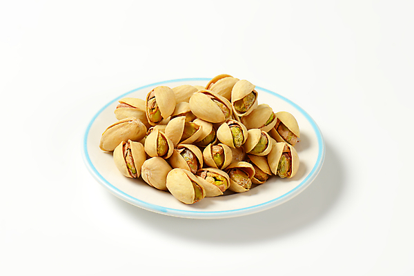 포토 JPG 해외이미지 접시 실내 사람없음 껍질 흰배경 담기 피스타치오 해외202004 해외202105 해외포토 식기 백그라운드 모션 내부 견과류 흰색 파일형식