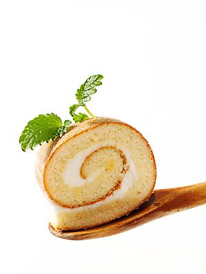 포토 JPG 해외이미지 스튜디오촬영 음식 조각 디저트 사람없음 과자 케이크 흰색 횡단보도 달콤 굽기 크림 흰배경 나무숟가락 크림치즈 해외202004 해외202105 스펀지케이크 해외포토 컬러 백그라운드 치즈 실내 숟가락 보행로 맛 구이 파일형식