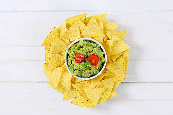 포토 JPG 해외이미지 스튜디오촬영 음식 사람없음 펼침 흰색 사발 흰배경 머리위 아보카도 과카몰리 채식주의자 타파스 비건 해외202004 해외202105 해외포토 컬러 백그라운드 과일 모션 실내 사기그릇 소스_음식 애피타이저 채식 파일형식