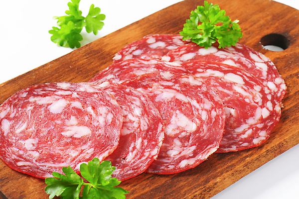 포토 JPG 해외이미지 스튜디오촬영 음식 조각 도마 육류 돼지고기 사람없음 소시지 훈제 살라미 스페인요리 치유 편육 해외202004 해외202105 해외포토 식재료 주방용품 실내 가공식품 스페인 파일형식 유럽 생활용품 내부 나라 오브젝트