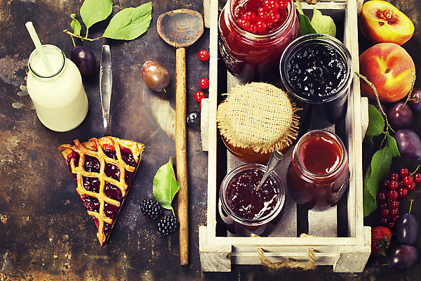 포토 JPG 해외이미지 조각 유리병 디저트 실내 빨대 사람없음 우유 달콤 나무상자 복숭아 자두 블랙베리 과일잼 과일파이 나무주걱 타르트 해외202004 해외포토 음식 빵 과일 병_용기 유제품 내부 목재 상자 맛 잼 파이_빵 주걱 파일형식