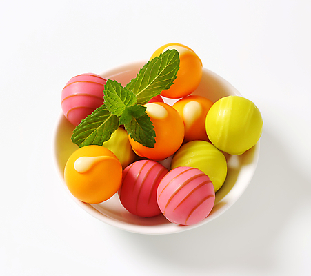 포토 JPG 해외이미지 스튜디오촬영 그릇 사람없음 초콜릿 여러개 달콤 해외202004 해외202105 해외포토 식기 다수 디저트 실내 맛 파일형식