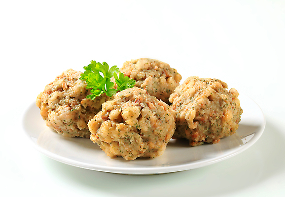 포토 JPG 해외이미지 스튜디오촬영 접시 음식 빵 공 반찬 파슬리 돼지고기 요리 사람없음 흰색 원형 허브 흰배경 베이컨 훈제 경단 채식주의자 핸드메이드 해외202004 해외202105 해외포토 도형 식물 식기 컬러 백그라운드 채소 실내 육류 채식 파일형식