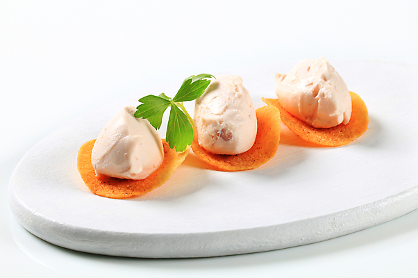 포토 JPG 해외이미지 음식 분홍색 도마 사람없음 펼침 흰색 매움 햄 연어 무스 입가심 짠맛 크림치즈 타파스 해외202004 해외202105 해외포토 컬러 모션 주방용품 치즈 육류 어류 맛 애피타이저 파일형식