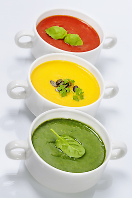 포토 JPG 해외이미지 스튜디오촬영 그릇 토마토 실내 사람없음 수프 흰배경 시금치 단호박수프 해외202004 해외포토 식기 백그라운드 채소 내부 흰색 파일형식