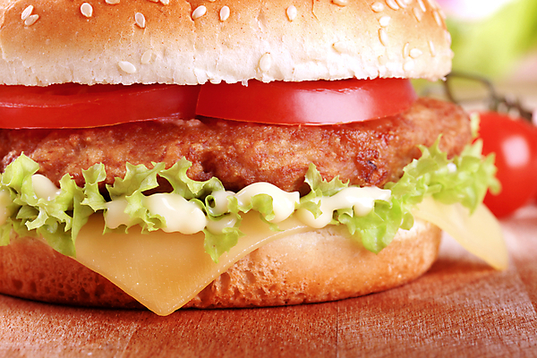 포토 JPG 해외이미지 1 토마토 치즈 패스트푸드 샌드위치 육류 사람없음 저녁식사 소고기 햄버거 정크푸드 상추 묘사 테이크아웃 패티 마요네즈 점심식사 땅바닥 번 치즈버거 해외202004 해외202105 해외포토 음식 빵 채소 식재료 유제품 바닥 식사 소스_음식 인스턴트 파일형식