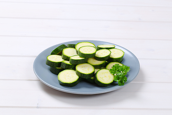 포토 JPG 해외이미지 스튜디오촬영 접시 음식 조각 채소 호박 건강 사람없음 초록색 파란색 쌓기 회색 신선 그룹 자르기 유기농 날것 슬라이스 국산 스쿼시 흙더미 내추럴 숙성 주키니 해외202004 해외202105 해외포토 식기 웰빙 스포츠 컬러 모션 실내 구기 흙 파일형식 더미