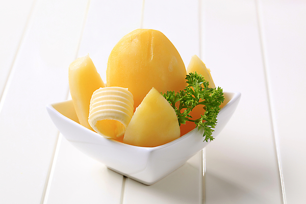 포토 JPG 해외이미지 접시 디자인 음식 채소 반찬 감자 파슬리 요리 사람없음 신선 사발 정사각형 버터 반주 백자 삶기 해외202004 해외202105 해외포토 도형 식기 도자기 사기그릇 파일형식