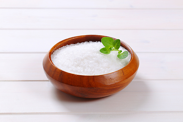 포토 JPG 해외이미지 재료 휴식 사람없음 스파 허브 피부관리 나무그릇 입욕소금 해외202004 해외202105 해외포토 식물 그릇 컨셉 목재 뷰티 미용용품 소금 파일형식