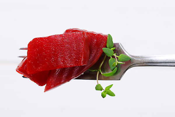 포토 JPG 해외이미지 스튜디오촬영 음식 조각 포크 채소 건강 사람없음 빨간색 금속 샐러드 신선 고명 은색 자르기 유기농 피클 슬라이스 머리위 백리향 비트 절임 채식주의자 핸드메이드 해외202004 해외202105 해외포토 식기 웰빙 컬러 모션 재질 실내 채식 파일형식