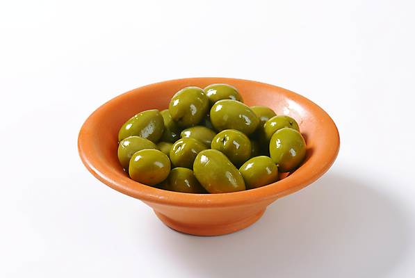 포토 JPG 해외이미지 스튜디오촬영 그릇 실내 사람없음 흰배경 올리브 담기 올리브절임 해외202004 해외202105 해외포토 식기 열매 백그라운드 모션 내부 흰색 절임 파일형식