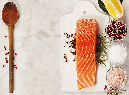 포토 JPG 해외이미지 탁자 도마 실내 사람없음 숟가락 레몬 날것 소금 연어 후추 연어요리 연어회 플랫레이 해외202004 해외포토 음식 가구 과일 주방용품 수저 어류 내부 생선회 플랫 향신료 파일형식