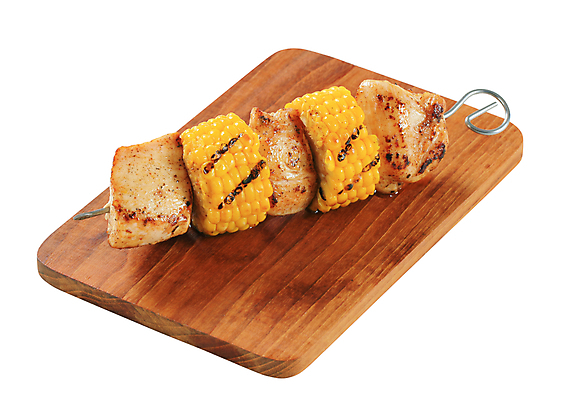 포토 JPG 해외이미지 실내 옥수수 요리 사람없음 꼬챙이 흰배경 꼬치구이 꼬치요리 나무도마 칠면조고기 해외202004 해외202105 해외포토 백그라운드 주방용품 곡류 도마 육류 내부 목재 흰색 꼬치 구이 파일형식