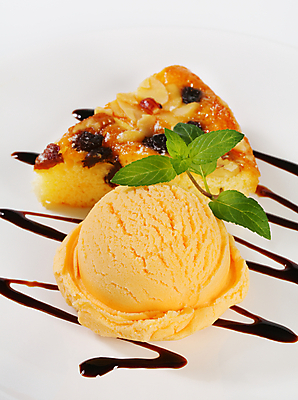 포토 JPG 해외이미지 스튜디오촬영 음식 오렌지 공 아이스크림 디저트 사람없음 케이크 흰색 달콤 굽기 국자 아몬드 건포도 셔벗 젤라또 타르트 해외202004 해외202105 스펀지케이크 해외포토 빵 컬러 과일 포도 주방용품 실내 견과류 맛 구이 파이_빵 건과일 파일형식