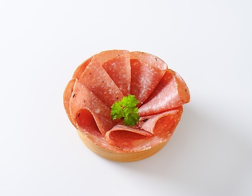 포토 JPG 해외이미지 스튜디오촬영 음식 파슬리 육류 돼지고기 사람없음 소고기 배열 흰배경 슬라이스 살라미 얇은 접기 편육 해외202004 해외202105 해외포토 채소 식재료 모션 실내 흰색 파일형식 컬러 내부