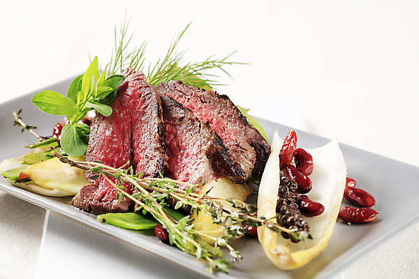 포토 JPG 해외이미지 접시 음식 잎 채소 육류 요리 사람없음 저녁식사 소고기 고명 굽기 레몬 허리 슬라이스 점심식사 딜 백리향 앙트레 해외202004 해외202105 해외포토 레이스천 식물 식기 과일 식재료 신체부위 식사 직물 구이 파일형식