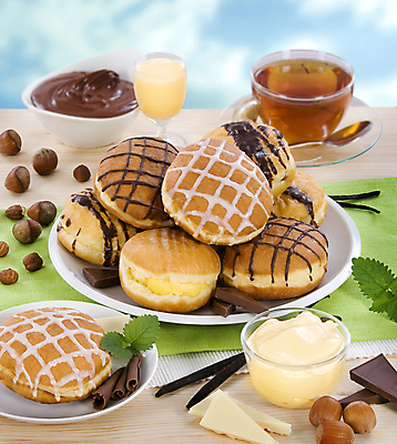 포토 JPG 해외이미지 음식 빵 티타임 디저트 종류 사람없음 컵 케이크 초콜릿 침묵 튀김 도넛 달콤 아침식사 양주 칼로리 모음 푸딩 점심식사 커스터드 코냑 페스츄리 개암 프로스팅 해외202004 해외202105 해외포토 식기 열매 휴식 주류 한글 와인 식사 소리 맛 크림 제빵 파일형식