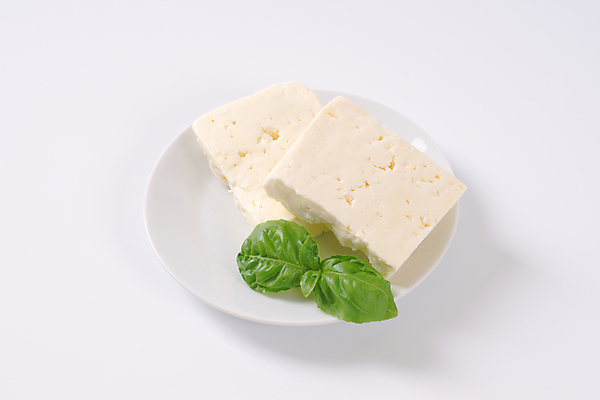 포토 JPG 해외이미지 스튜디오촬영 접시 음식 잎 재료 치즈 유제품 사람없음 초록색 블록 애피타이저 흰배경 바질 페타치즈 해외202004 해외202105 해외포토 식물 식기 컬러 백그라운드 실내 흰색 파일형식