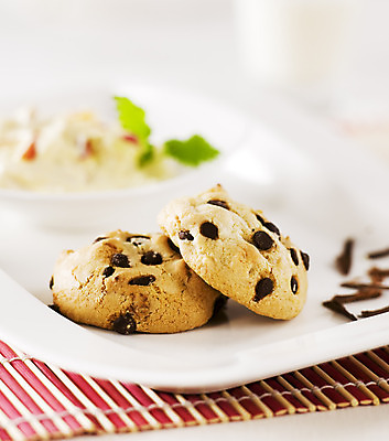 포토 JPG 해외이미지 접시 음식 티타임 디저트 사람없음 쿠키 대접 신선 달콤 맛 아침식사 굽기 먹기 상쾌 백자 핸드메이드 해외202004 해외202105 해외포토 식기 감정 컨셉 모션 휴식 식사 도자기 구이 파일형식