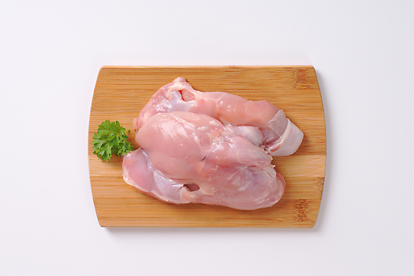 포토 JPG 해외이미지 스튜디오촬영 파슬리 생고기 사람없음 닭고기 신선 흰배경 날것 나무도마 생닭 해외202004 해외202105 해외포토 백그라운드 채소 도마 실내 육류 목재 흰색 닭 파일형식