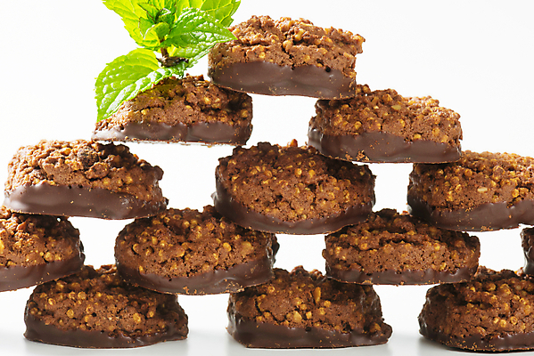 포토 JPG 해외이미지 스튜디오촬영 음식 디저트 건강 씨앗 사람없음 쌓기 쿠키 케이크 초콜릿 견과류 대접 달콤 유기농 카카오 퀴노아 핸드메이드 해외202004 해외202105 해외포토 식물 웰빙 모션 곡류 실내 맛 파일형식