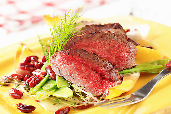 포토 JPG 해외이미지 접시 음식 잎 채소 육류 요리 사람없음 저녁식사 소고기 고명 굽기 허리 슬라이스 점심식사 앙트레 해외202004 해외202105 해외포토 레이스천 식물 식기 식재료 신체부위 식사 직물 구이 파일형식