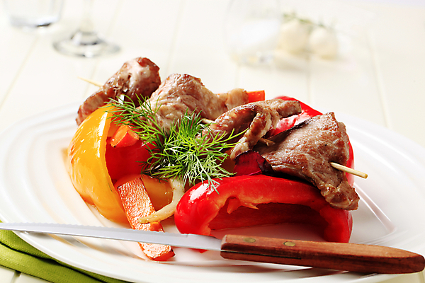 포토 JPG 해외이미지 음식 조각 채소 고추 육류 요리 사람없음 식사 꼬치 그릴 바비큐 굽기 묘사 레시피 후추 양고기 점심식사 케밥 딜 앙트레 해외202004 해외202105 해외포토 식재료 주방용품 구이 향신료 파일형식