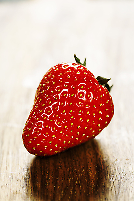 포토 JPG 해외이미지 딸기 실내 근접촬영 사람없음 나무탁자 해외202004 해외포토 뷰포인트 과일 탁자 내부 파일형식