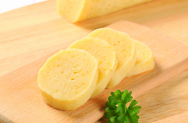 포토 JPG 해외이미지 음식 조각 반찬 감자 도마 요리 사람없음 슬라이스 롤 체코 덩어리 경단 삶기 핸드메이드 해외202004 해외202105 해외포토 유럽 채소 주방용품 파일형식