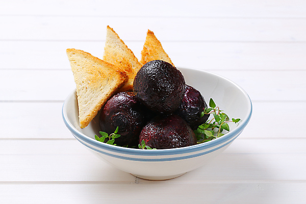 포토 JPG 해외이미지 스튜디오촬영 음식 빵 조각 채소 부분 건강 사람없음 흰색 신선 사발 굽기 허브 유기농 백리향 비트 채식주의자 핸드메이드 해외202004 해외202105 해외포토 식물 웰빙 컬러 실내 사기그릇 구이 채식 파일형식