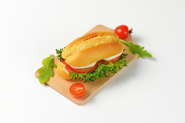 포토 JPG 해외이미지 스튜디오촬영 음식 토마토 채소 치즈 샌드위치 사람없음 신선 아침식사 바게트 상추 모짜렐라치즈 번 해외202004 해외202105 해외포토 빵 유제품 실내 식사 파일형식