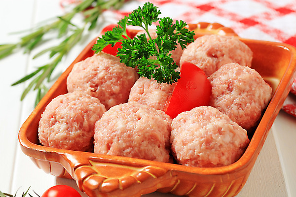 포토 JPG 해외이미지 접시 음식 육류 돼지고기 사람없음 치킨 소고기 신선 도자기 미트볼 날것 정사각형 토기 양고기 점심식사 경단 다진 땅바닥 송아지고기 앙트레 해외202004 해외202105 해외포토 도형 식기 식재료 바닥 식사 용기_그릇 닭고기요리 파일형식