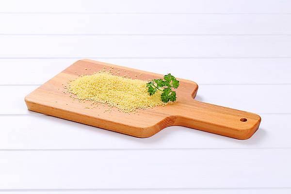 포토 JPG 해외이미지 스튜디오촬영 식재료 실내 파슬리 사람없음 낟알 흰배경 나무도마 해외202004 해외202105 해외포토 백그라운드 채소 도마 내부 목재 흰색 파일형식