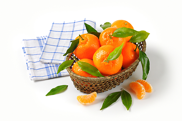 포토 JPG 해외이미지 스튜디오촬영 잎 귤 사람없음 바구니 신선 천 흰배경 담기 해외202004 해외202105 해외포토 식물 백그라운드 과일 모션 실내 흰색 직물 파일형식