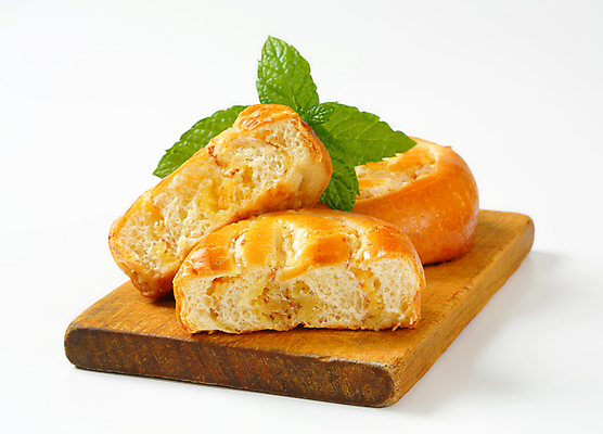 포토 JPG 해외이미지 스튜디오촬영 음식 빵 도마 사람없음 달콤 아침식사 사과 두루마리 굽기 가득함 크림 반쪽 바닐라 이스트 커스터드 페스츄리 해외202004 해외202105 해외포토 과일 주방용품 실내 식사 맛 구이 파일형식