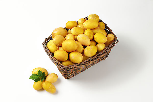 포토 JPG 해외이미지 스튜디오촬영 음식 채소 감자 사람없음 농작물 바구니 신선 흰배경 유기농 날것 머리위 생식 해외202004 해외202105 해외포토 웰빙 백그라운드 농업 실내 흰색 파일형식