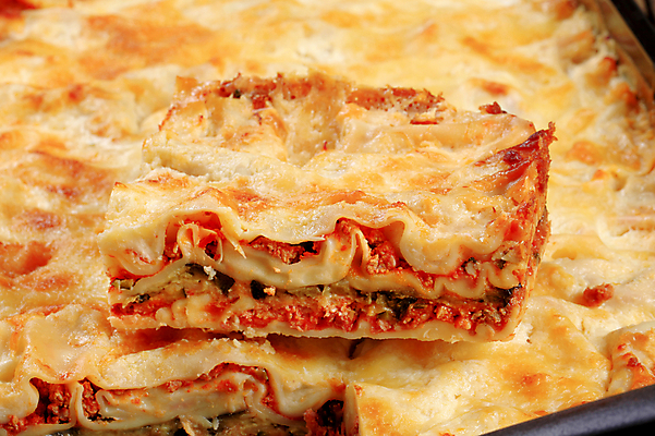 포토 JPG 해외이미지 전통 접시 음식 토마토 채소 치즈 파스타 육류 돼지고기 요리 사람없음 초록색 치킨 버섯 이탈리아 소고기 껍질 황금 클래식 오븐 맛 허브 묘사 바질 직사각형 그라탱 다진 라자냐 캐서롤 펜네 핸드메이드 막 해외202004 해외202105 해외포토 도형 식물 식기 유럽 컬러 컨셉 식재료 유제품 서양음식 가전제품 용기_그릇 이탈리아음식 닭고기요리 파일형식