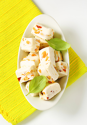 포토 JPG 해외이미지 스튜디오촬영 접시 사람없음 과자 견과류 식탁보 달콤 흰배경 부드러움 해외202004 해외202105 해외포토 식기 백그라운드 디저트 실내 흰색 감각 맛 파일형식