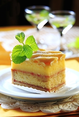 포토 JPG 해외이미지 접시 안경 음료 음식 조각 디저트 주류 사람없음 과자 케이크 대접 달콤 잼 레몬 민트 크림 냅킨 토핑 푸딩 바닐라 커스터드 페스츄리 해외202004 해외202105 스펀지케이크 해외포토 식기 잡화 빵 과일 소스_음식 맛 허브 파일형식