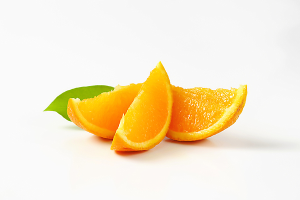 포토 JPG 해외이미지 스튜디오촬영 조각 잎 오렌지 사람없음 신선 흰배경 해외202004 해외202105 해외포토 식물 백그라운드 과일 실내 흰색 파일형식